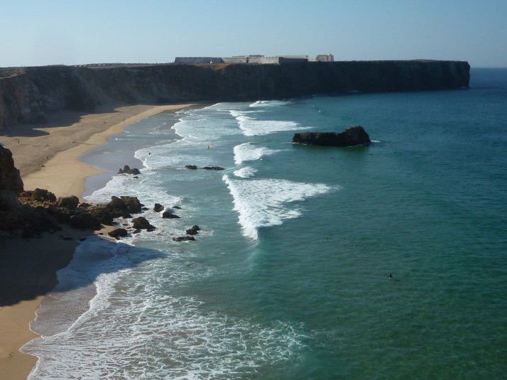 Panoramica de la playa de Tonel con la fortaleza al fondo