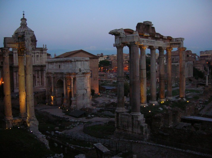 El Foro Romano al anochecer
