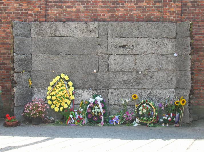 Muro de las ejecuciones en Auschwitz I