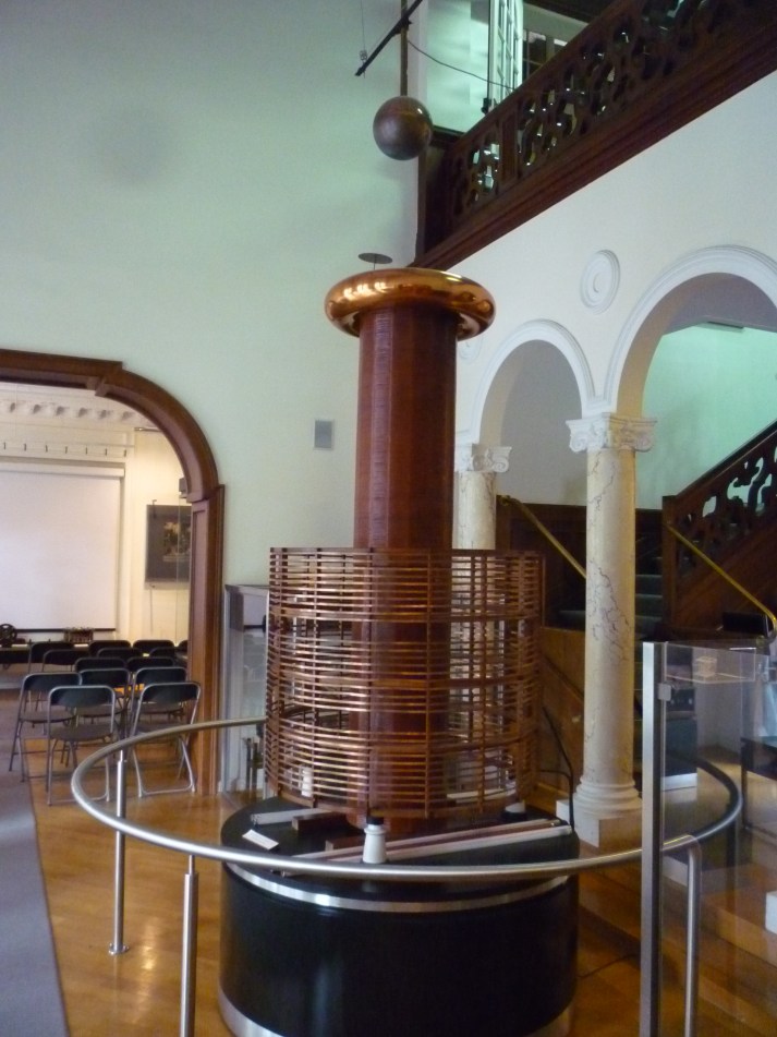 Una de las recreaciones a escala de los inventos de Tesla