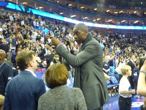 La imponente presencia de Dikembe Mutombo