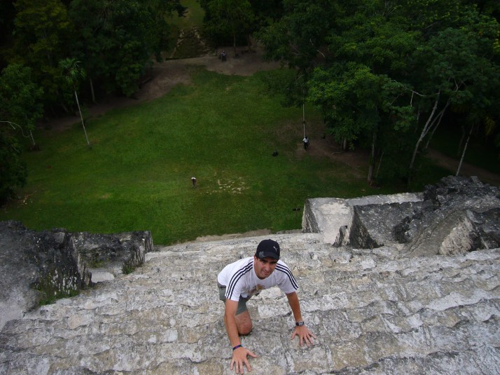 Subiendo a la pirámide asesina