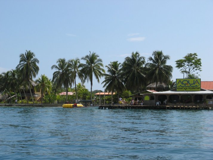 Aqua Lounge, la vida es una fiesta si las birras valen 1 pavo