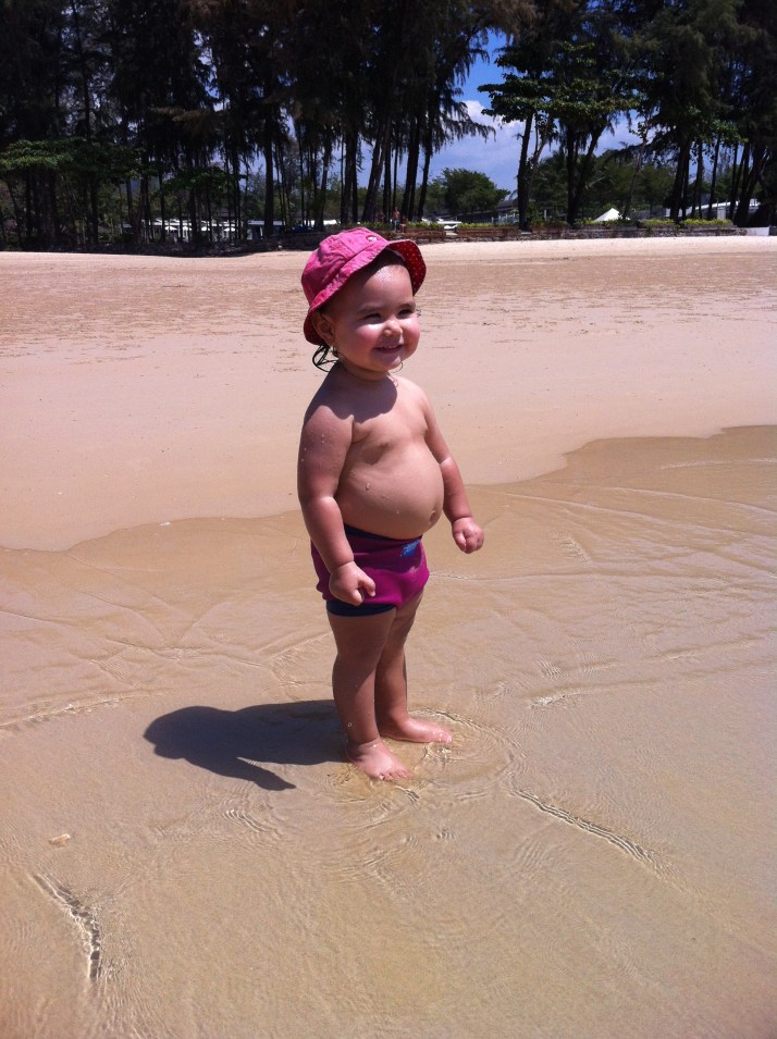 Sakura en la playa del hotel