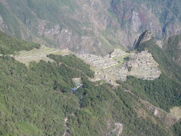 Machu Picchu a mitad de camino desde La Puerta del Sol
